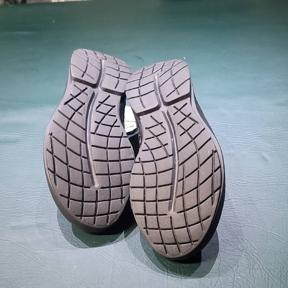 **OOFOS Black Women's Shoes** - Picture 5 of 5